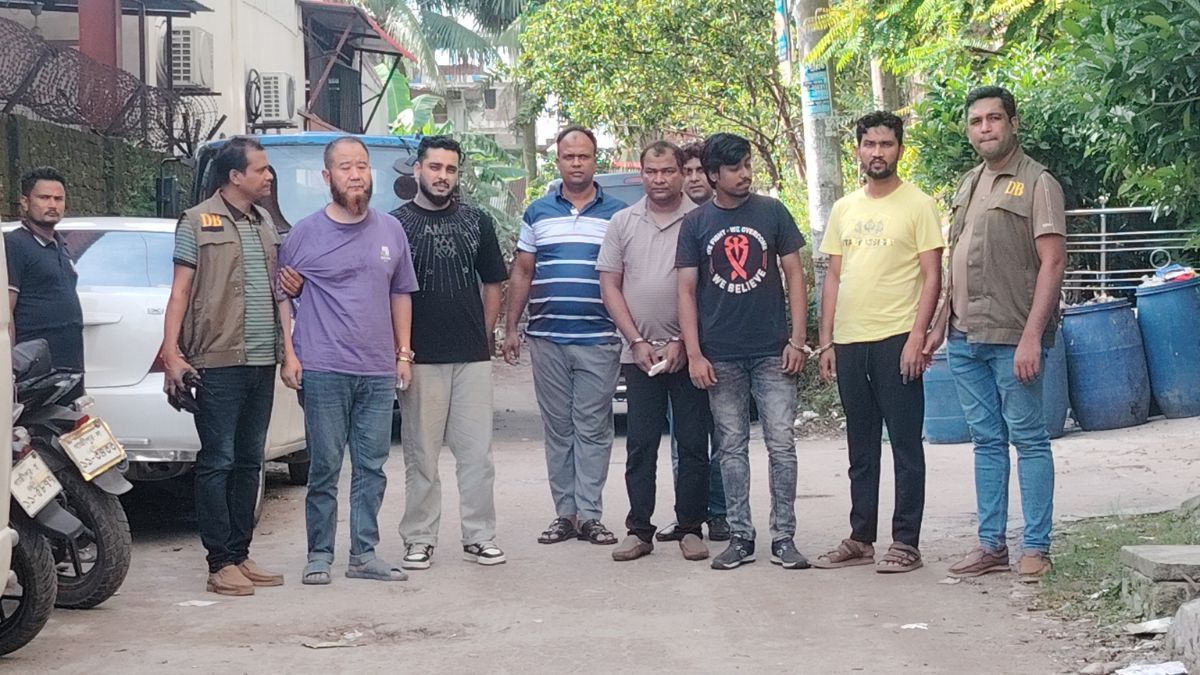 অনলাইনে প্রতারণার অভিযোগে চীনা নাগরিকসহ গ্রেপ্তার ৫
