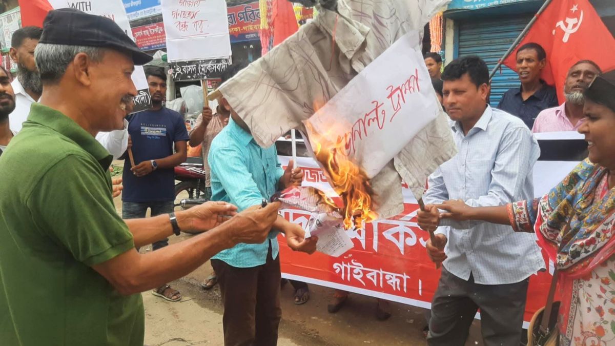 ইরানে মার্কিন হামলার প্রতিবাদে গাইবান্ধায় বিক্ষোভ