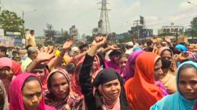 সোনারগাঁয়ে জুট মিল শ্রমিকদের সড়ক অবরোধ, ৫ কিমি. যানজট