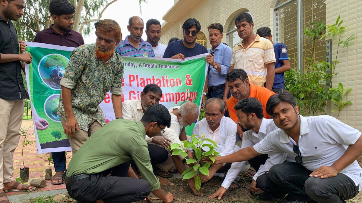 রাজশাহীতে ব্রাইট লাইফ ভলান্টিয়ার্সের উদ্যোগে বৃক্ষরোপণ কর্মসূচি