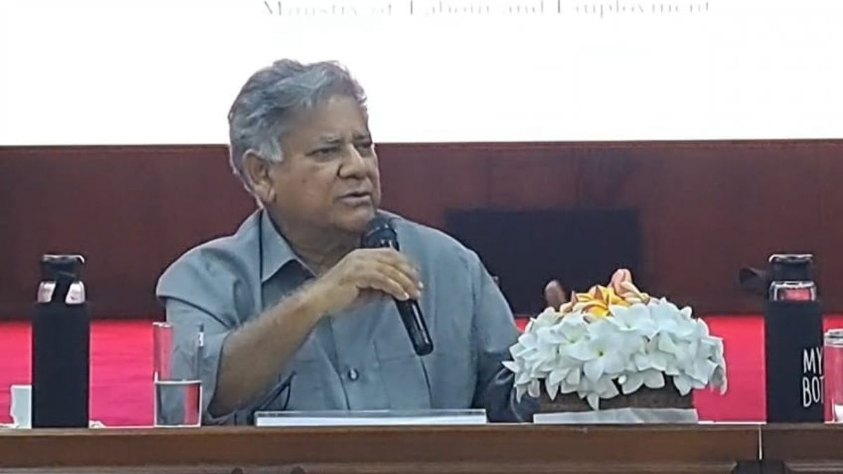 বন্ধ কারখানার মালিকরা ব্যাংক থেকে টাকা নিয়ে বিদেশে পালিয়েছে
