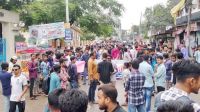 বরিশালে ৫ দাবিতে সড়ক অবরোধ বিএম কলেজ শিক্ষার্থীদের