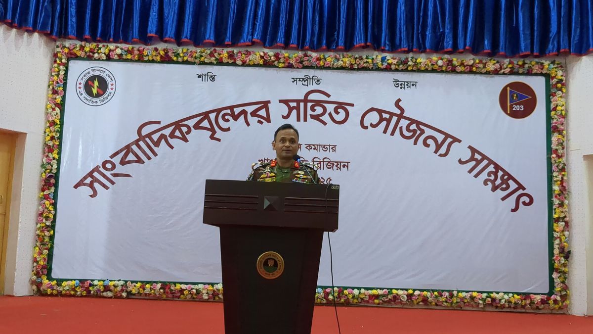 খাগড়াছড়িতে সাংবাদিকদের সঙ্গে রিজিয়ন কমান্ডারের সৌজন্য সাক্ষাৎ