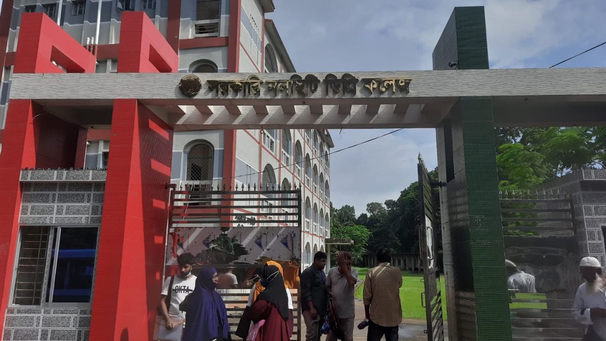 নলছিটিতে ৩ শিক্ষার্থী বহিষ্কার, ৯ শিক্ষককে অব্যাহতি
