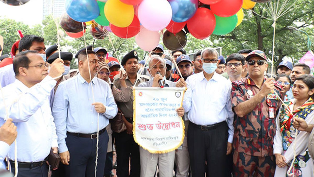 মাদক পাচারে নারী-শিশুদের জড়ানো হচ্ছে : স্বরাষ্ট্র উপদেষ্টা