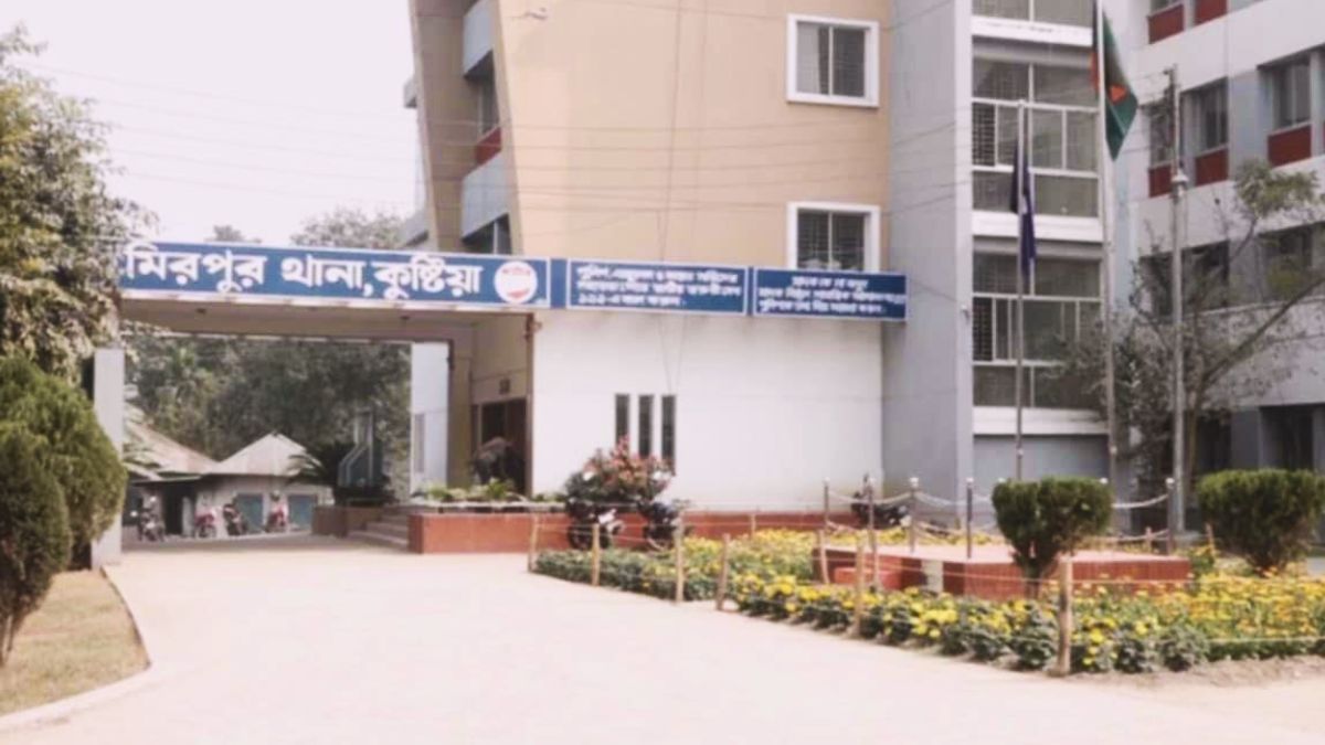 কুষ্টিয়ায় লাশবাহী অ্যাম্বুলেন্সে ডাকাতি, নগদ টাকা-স্বর্ণালংকার লুট