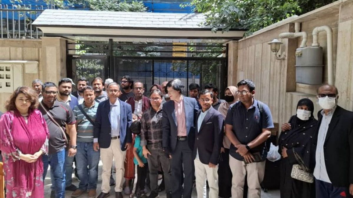 ইরান প্রত্যাগত দলটি শিগগিরই করাচি হয়ে বাংলাদেশে পৌঁছাবে