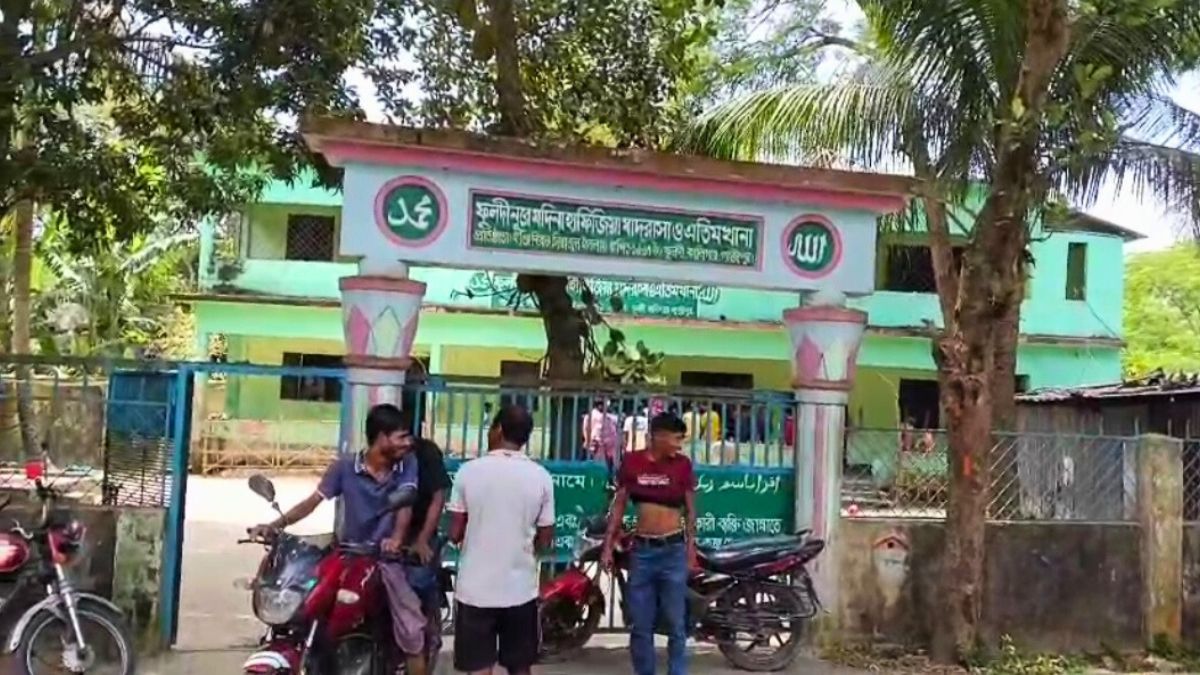 কালীগঞ্জে শিশু শিক্ষার্থীকে বস্তায় পুরে ছাদে ফেলে রাখলেন শিক্ষক