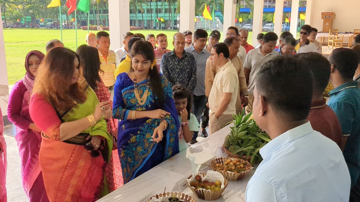 পাহাড়ি রাম্বুটান থেকে লটকন, খাগড়াছড়িতে প্রাণবন্ত ফল উৎসব