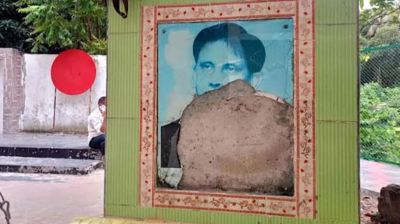 বীর মুক্তিযোদ্ধা রফিকুলের ম্যুরাল ভাঙচুরের প্রতিবাদে ৫২ বিশিষ্টজনের নিন্দা