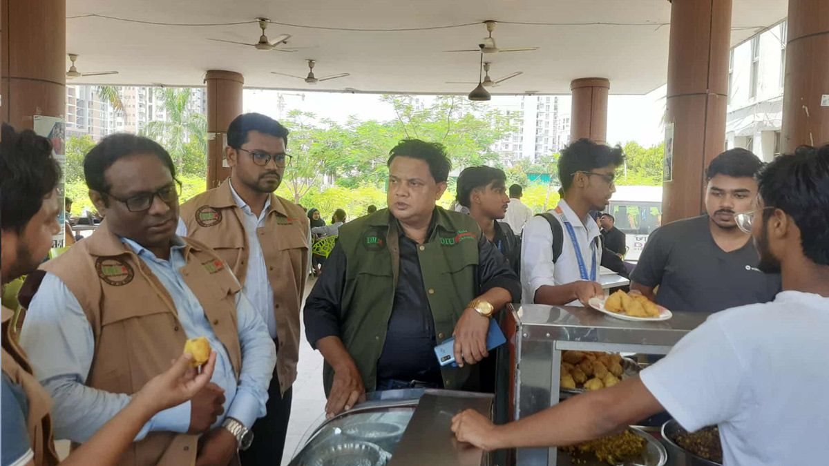 খাবারের মান নিশ্চিতে ডিআইইউ ক্যান্টিনে প্রক্টোরিয়াল টিম