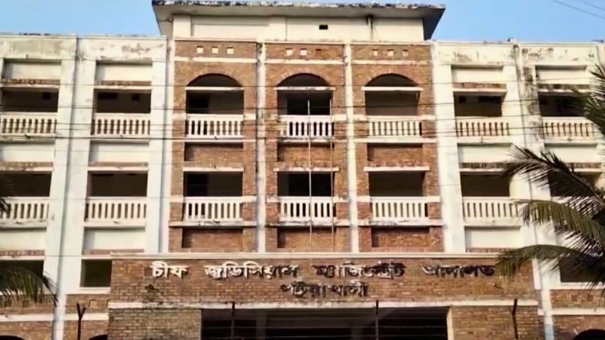 পটুয়াখালীতে রাষ্ট্রপক্ষের আইনজীবীদের ওপর হামলার ঘটনায় মামলা