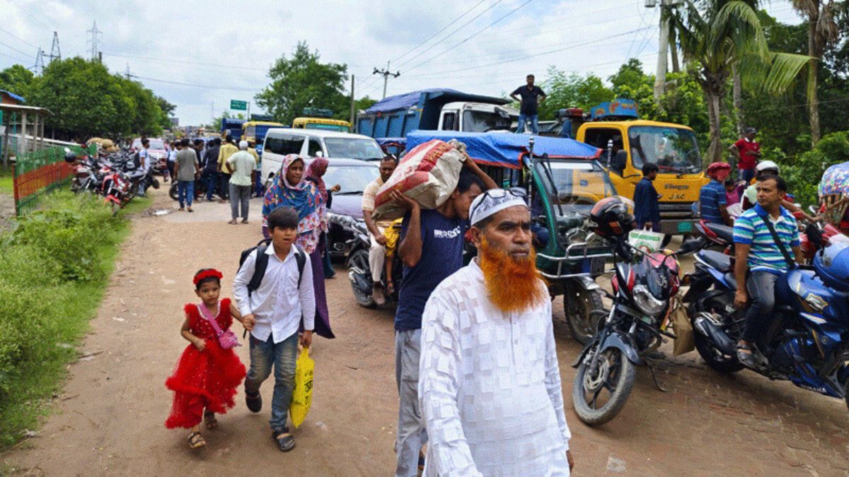 কুমারখালীতে টোল বন্ধের দাবিতে সড়ক অবরোধ, তীব্র যানজট