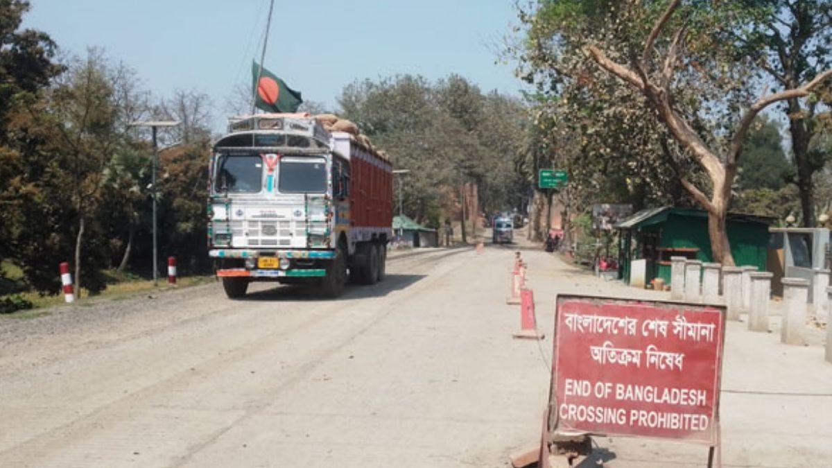 স্থলবন্দর দিয়ে বাংলাদেশি পণ্যে ভারতের নতুন নিষেধাজ্ঞা