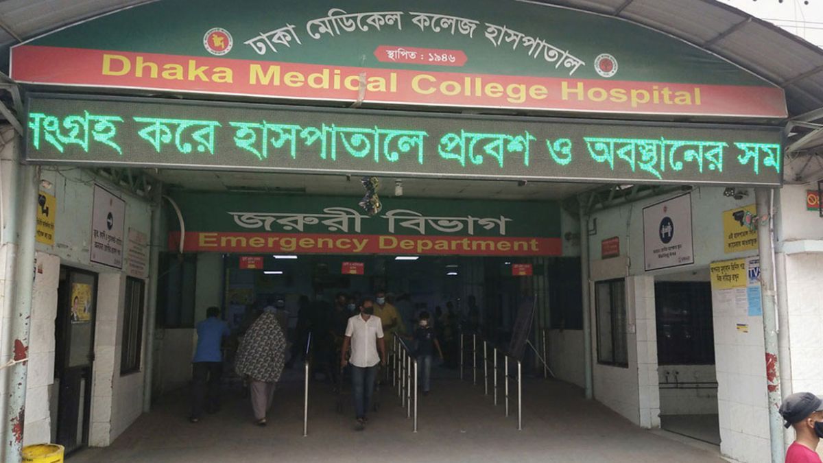 ঢামেক পুলিশ বক্সের পাশ থেকে দুই অজ্ঞাতনামা মরদেহ উদ্ধার