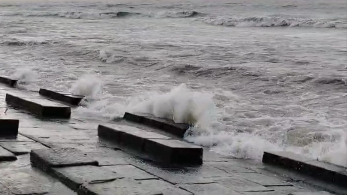উত্তাল বঙ্গোপসাগর, পায়রা বন্দরে ৩ নম্বর সতর্ক সংকেত