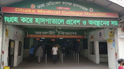 ঢামেক পুলিশ বক্সের পাশ থেকে দুই অজ্ঞাতনামা মরদেহ উদ্ধার