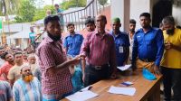 বাউফলে সেনাবাহিনীর হস্তক্ষেপে ঘুষের ২ লাখ টাকা ফেরত পেল জেলেরা