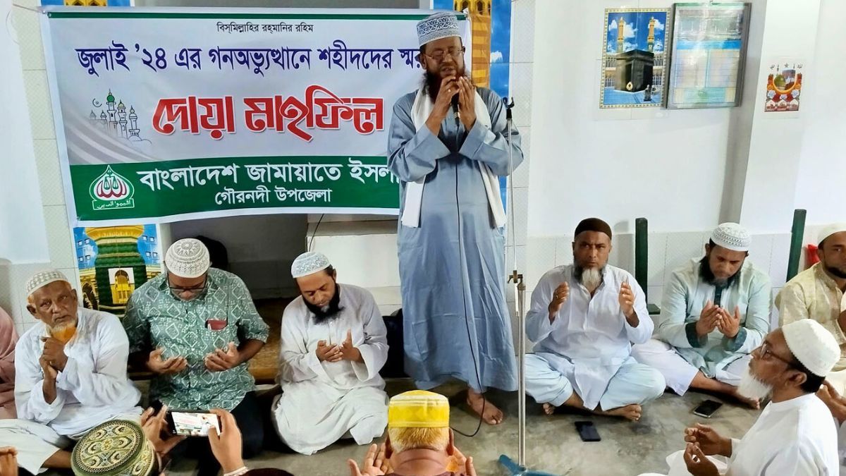 গৌরনদীতে জুলাই গণঅভ্যুত্থানের শহীদদের স্মরণে দোয়া
