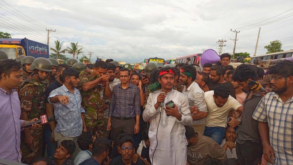 পটিয়ার ওসি প্রত্যাহারে ১৫ ঘণ্টার আল্টিমেটাম, অবরোধ স্থগিত
