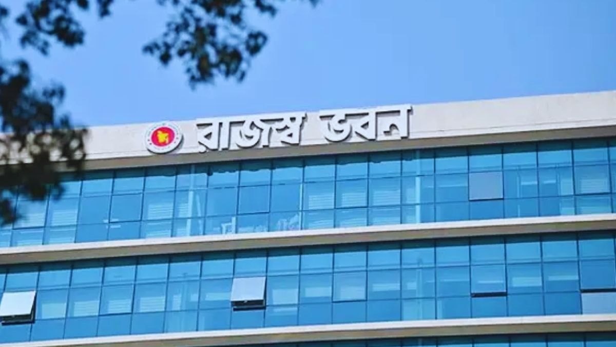 এনবিআরের ৪ কর্মকর্তাকে বাধ্যতামূলক অবসর