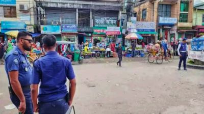সুনামগঞ্জে ফুটপাত দখলেই যানজট, ‘নিরব দর্শক’ ট্রাফিক পুলিশ