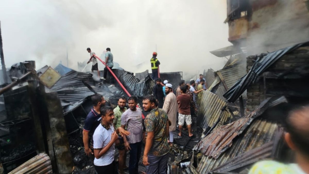 নরসিংদীতে ভয়াবহ অগ্নিকাণ্ড, শতাধিক দোকান পুড়ে ছাই