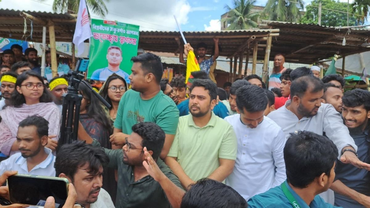 তরুণ ও বিকল্প নেতৃত্ব বেছে নেওয়ার আহ্বান নাহিদের
