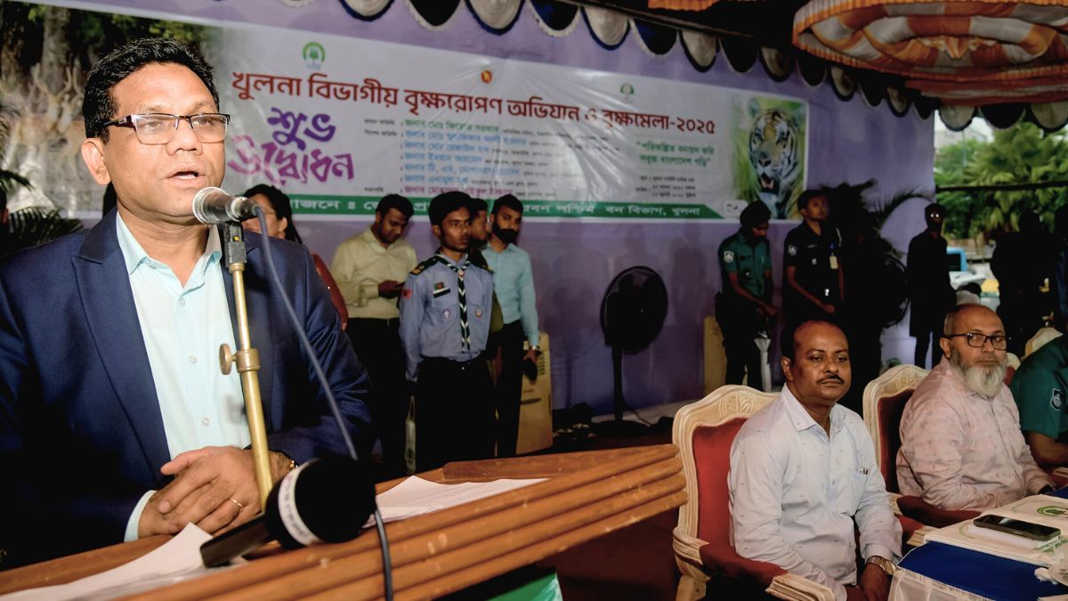 খুলনায় বৃক্ষমেলার উদ্বোধন, টেকসই পরিবেশের তাগিদ