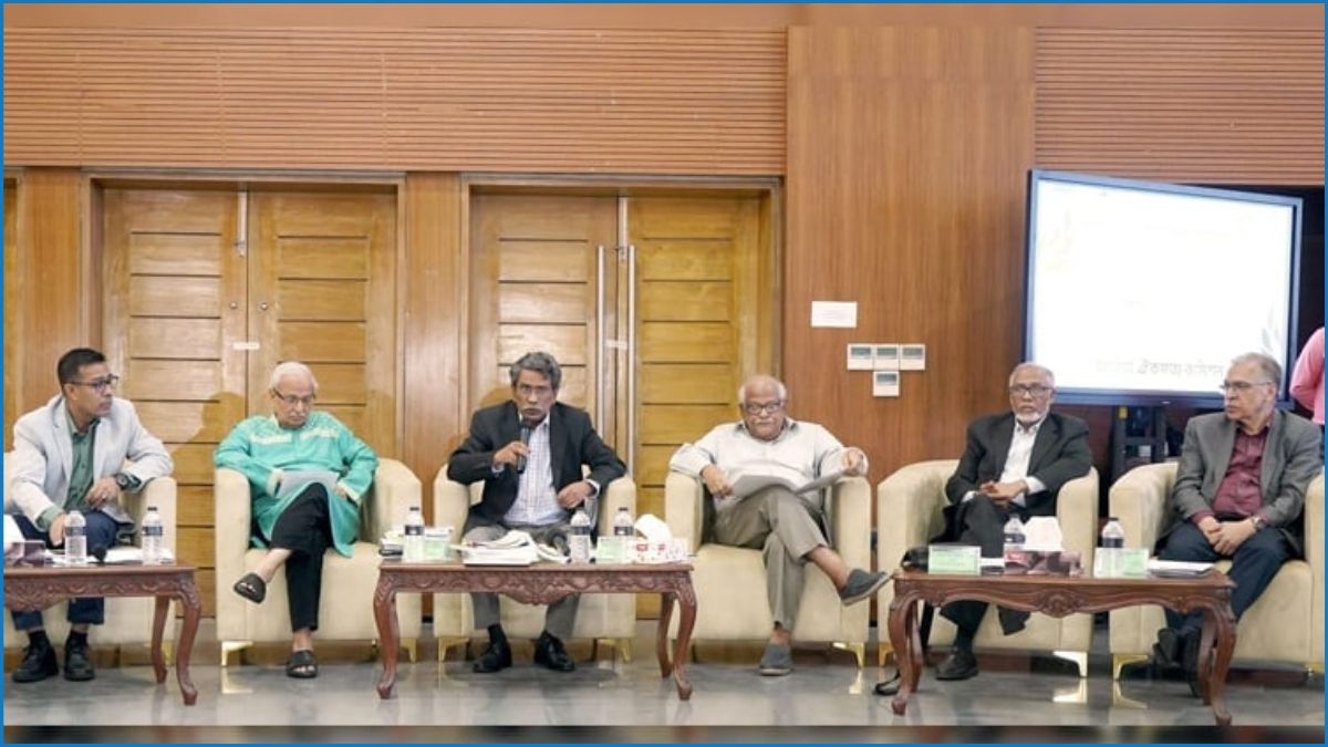 দলগুলোকে কিছু চাপিয়ে দিচ্ছে না ঐকমত্য কমিশন : আলী রীয়াজ