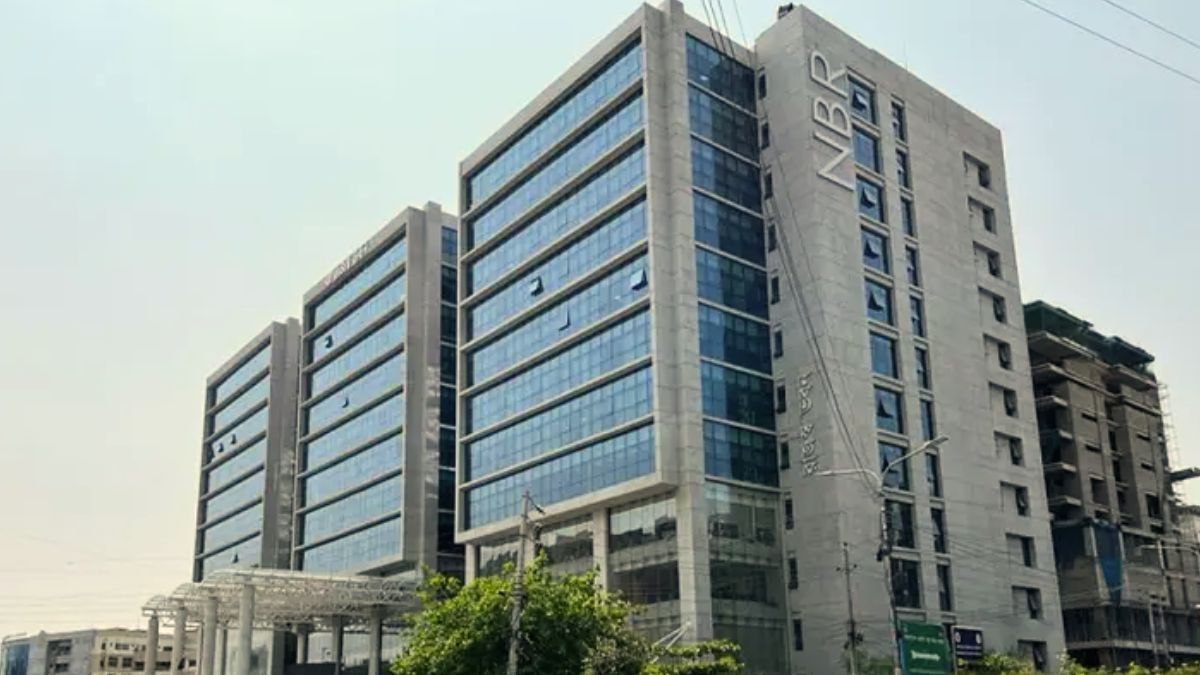 অবশেষে এনবিআর চেয়ারম্যানের কাছে ক্ষমা চাইলেন দুই শতাধিক কর্মকর্তা-কর্মচারী