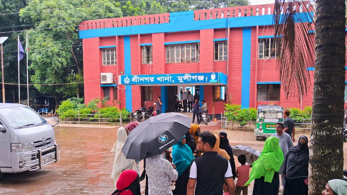মুন্সীগঞ্জে যমজ শিশুকে ডোবায় ফেলে হত্যার অভিযোগে বাবা-মা আটক
