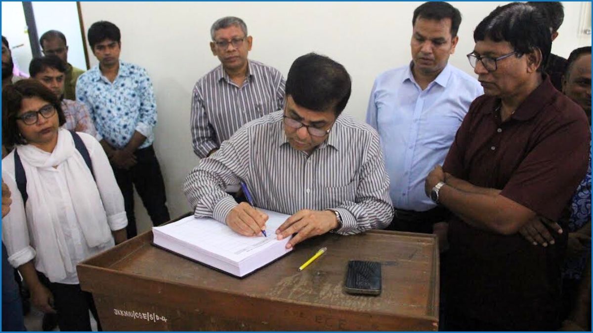 ‘জুলাই হত্যাকাণ্ডের’ বিচার দাবিতে নজরুল বিশ্ববিদ্যালয়ে গণস্বাক্ষর