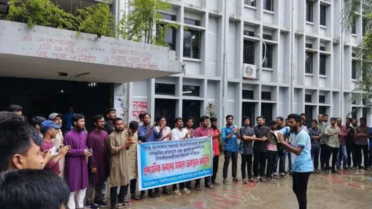 গোবিপ্রবিতে জুলাই আন্দোলনের বিরোধিতাকারী শিক্ষকদের পদোন্নতির প্রতিবাদে অবস্থান কর্মসূচি