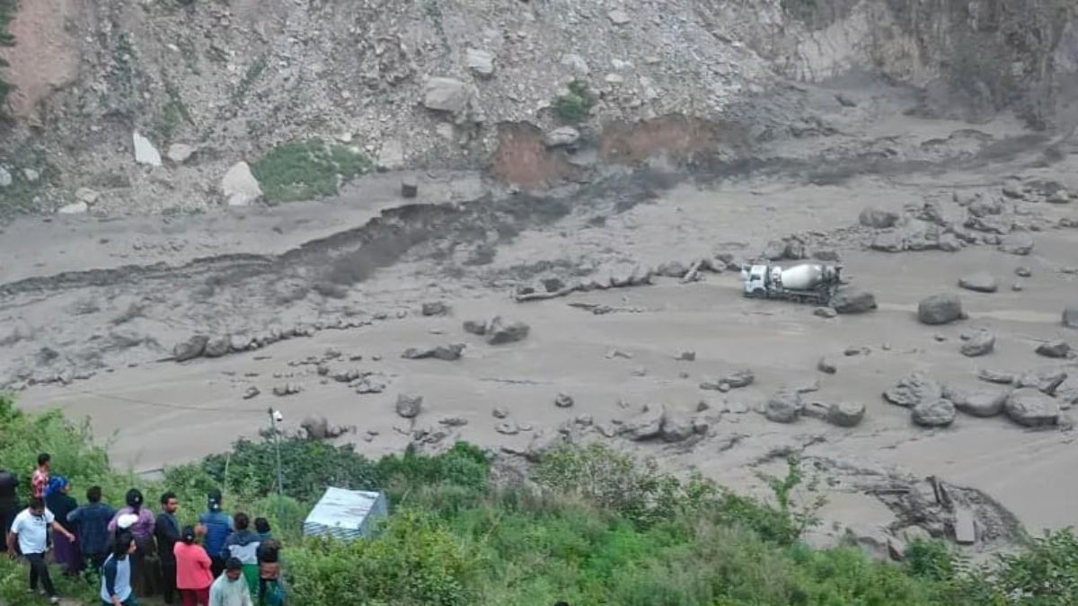 নেপাল-চীন সীমান্তে ভয়াবহ বন্যা : ৮ মরদেহ উদ্ধার, নিখোঁজ ৩১