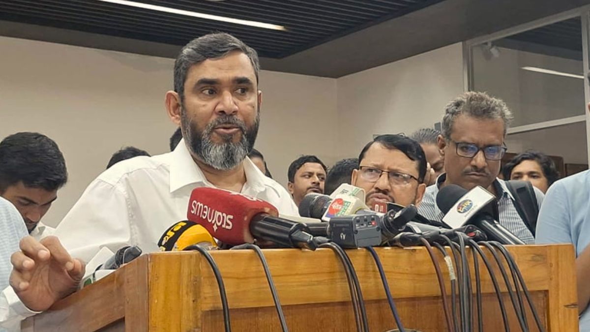 এবার পোস্টাল ব্যালটে ভোট দেবেন প্রবাসীরা