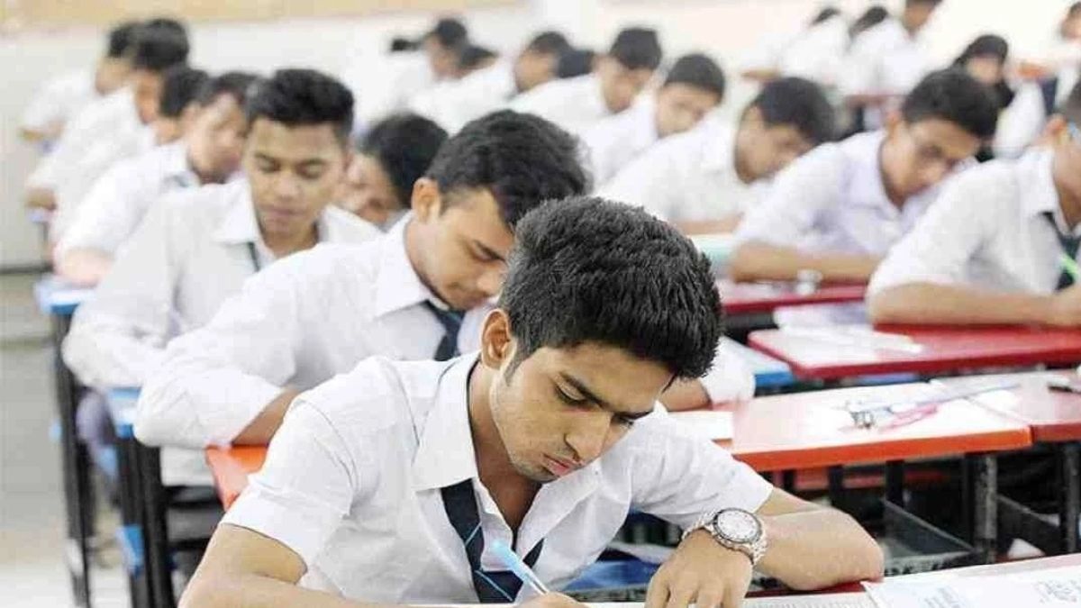 বন্যার তোড়ে স্থগিত ৩ বোর্ডের আজকের এইচএসসি পরীক্ষা