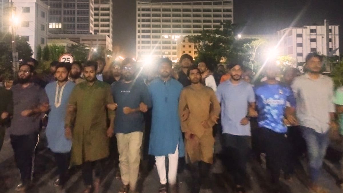 যুবদল নেতা কর্তৃক ব্যবসায়ীকে হত্যার প্রতিবাদে পাবিপ্রবিতে বিক্ষোভ মিছিল