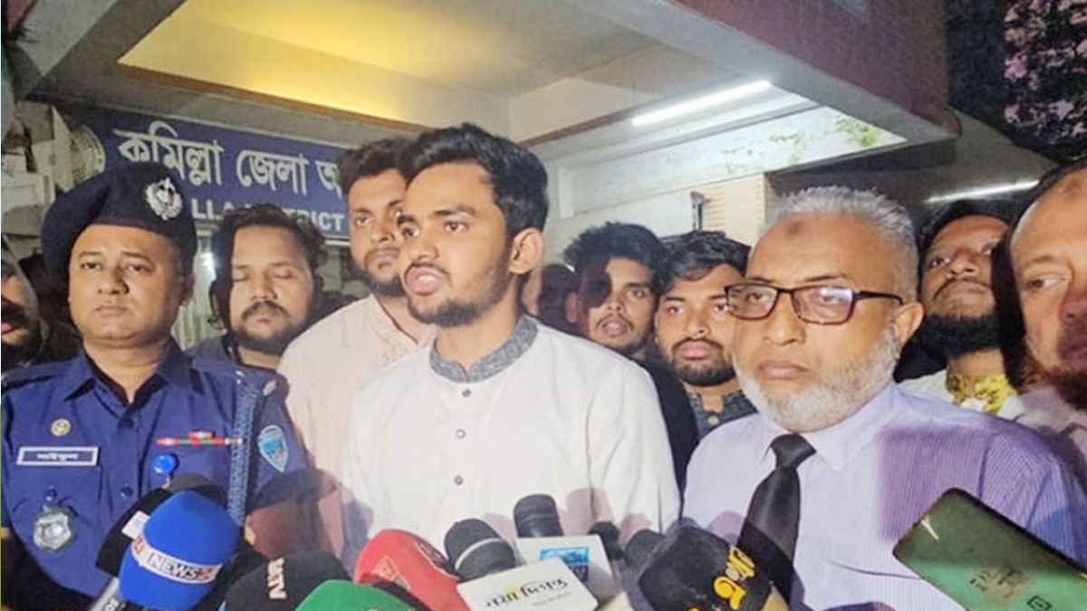 ৫ আগস্ট ‘জুলাই ঘোষণাপত্র’ পাঠের বিষয়ে ভাবছে সরকার : আসিফ