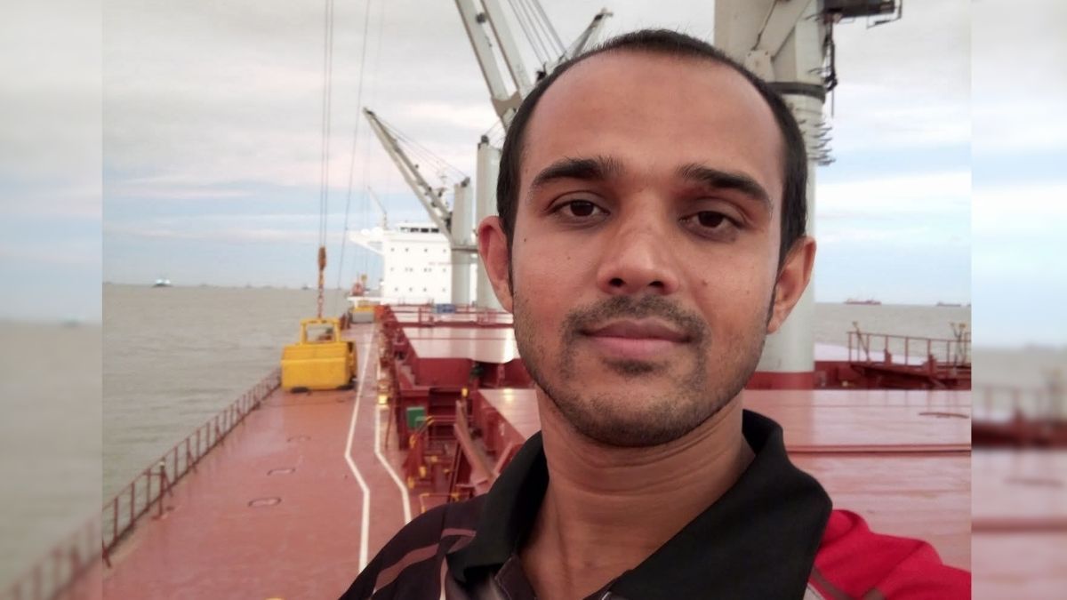 প্রকাশ্যে অস্ত্র মিছিল : আলফাডাঙ্গায় আ.লীগ সভাপতি গ্রেপ্তার