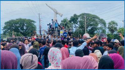 নোবিপ্রবিতে শিক্ষার্থীদের ওপর হামলার প্রতিবাদে সড়ক অবরোধ