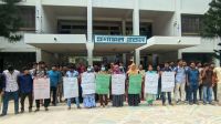 ইসলামী বিশ্ববিদ্যালয়ে সাংবাদিকদের ওপর হামলার প্রতিবাদে মানববন্ধন