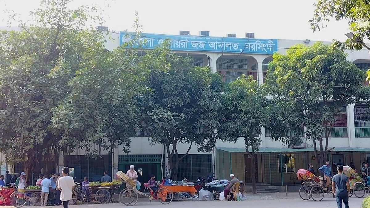 আদালতের কাঠগড়া থেকে পালাল আসামি!