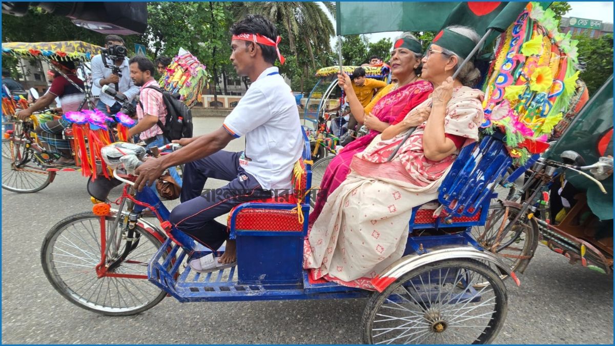 ‘নিষিদ্ধ রিকশা’য় চড়ে র্যালিতে অংশ নিলেন ২ উপদেষ্টা