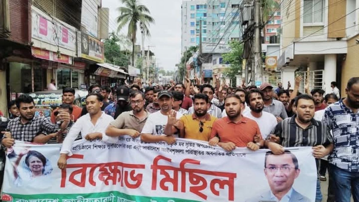 মব সৃষ্টির অপচেষ্টার প্রতিবাদে মৌলভীবাজারে ছাত্রদলের বিক্ষোভ