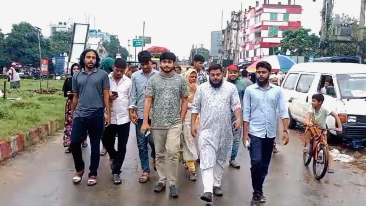গোপালগঞ্জে হামলার প্রতিবাদে ঝিনাইদহে অর্ধঘণ্টার ব্লকেড