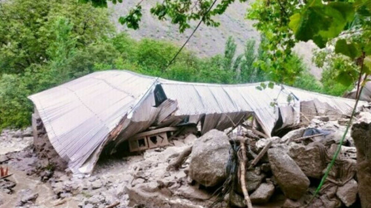 পাকিস্তানে ভারী বৃষ্টিতে বাড়ির ছাদ ধসে ৩ শিশু নিহত