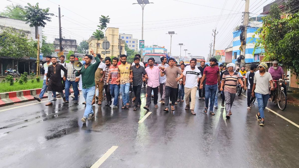 পথসভায় হামলার প্রতিবাদে কুষ্টিয়ায় এনসিপির বিক্ষোভ