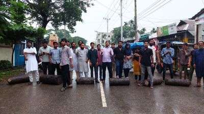 গোপালগঞ্জে হামলার প্রতিবাদে শেরপুরে সড়ক অবরোধ
