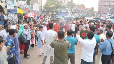 গোপালগঞ্জে হামলার প্রতিবাদে জয়পুরহাটে এনসিপির সড়ক অবরোধ